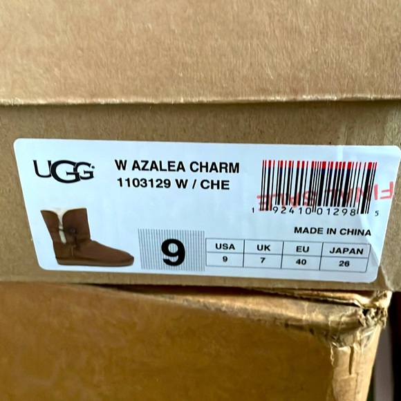 UGG Pure Classic Short boot with Azalea charm 1103129 size 9 womens NEW in Box - Picture 8 of 9